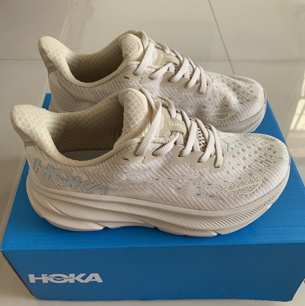 Hoka Women’s Cream Clifton 9 Runnin Shoes